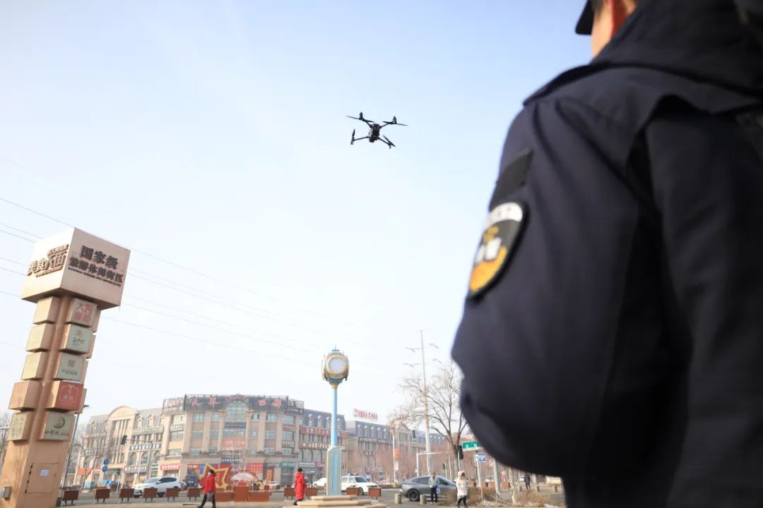 蓝鲸跃动，彩虹护航！鲁兵公安携手绘就援疆新图景！