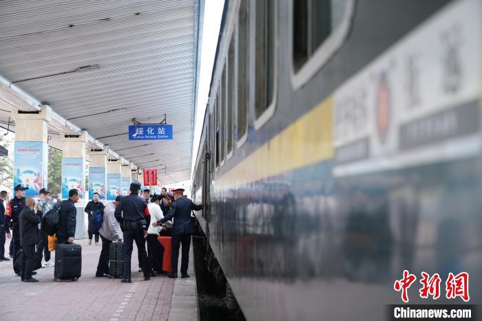 农机讲堂搬上车 黑龙江“插秧专列”再出发