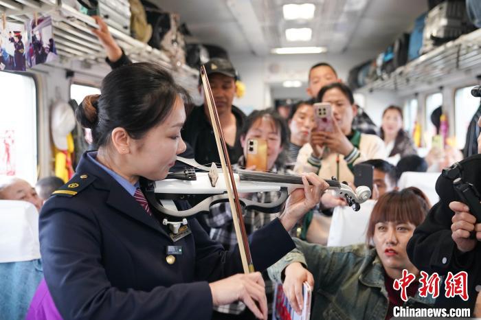 农机讲堂搬上车 黑龙江“插秧专列”再出发