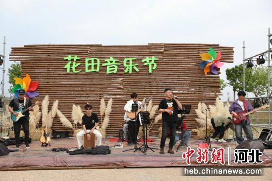 河北固安：“田园嘉年华”引客来