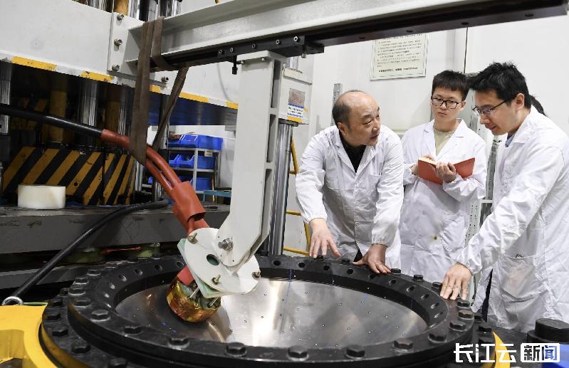 湖北科技厅厅长冯艳飞：实施科创引领战略 整体提升支点创新策源力
