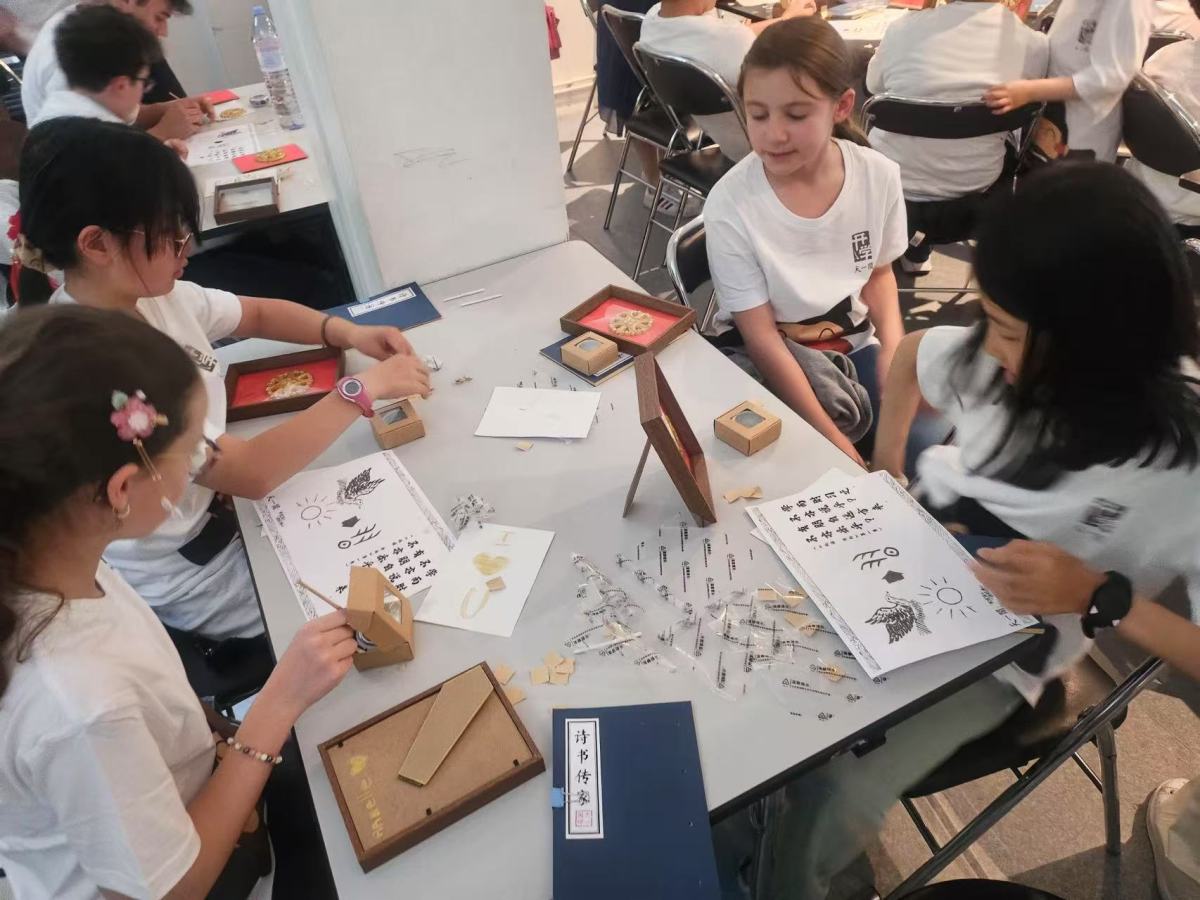 “我陪孩子读经典”研学出海，法国少年感受宁波传统魅力