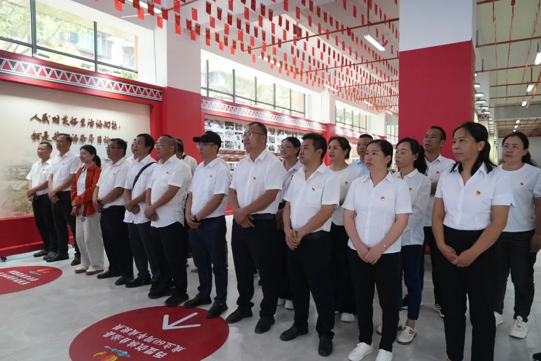 西盟县组织干部职工参观学习自治县成立60周年成就展