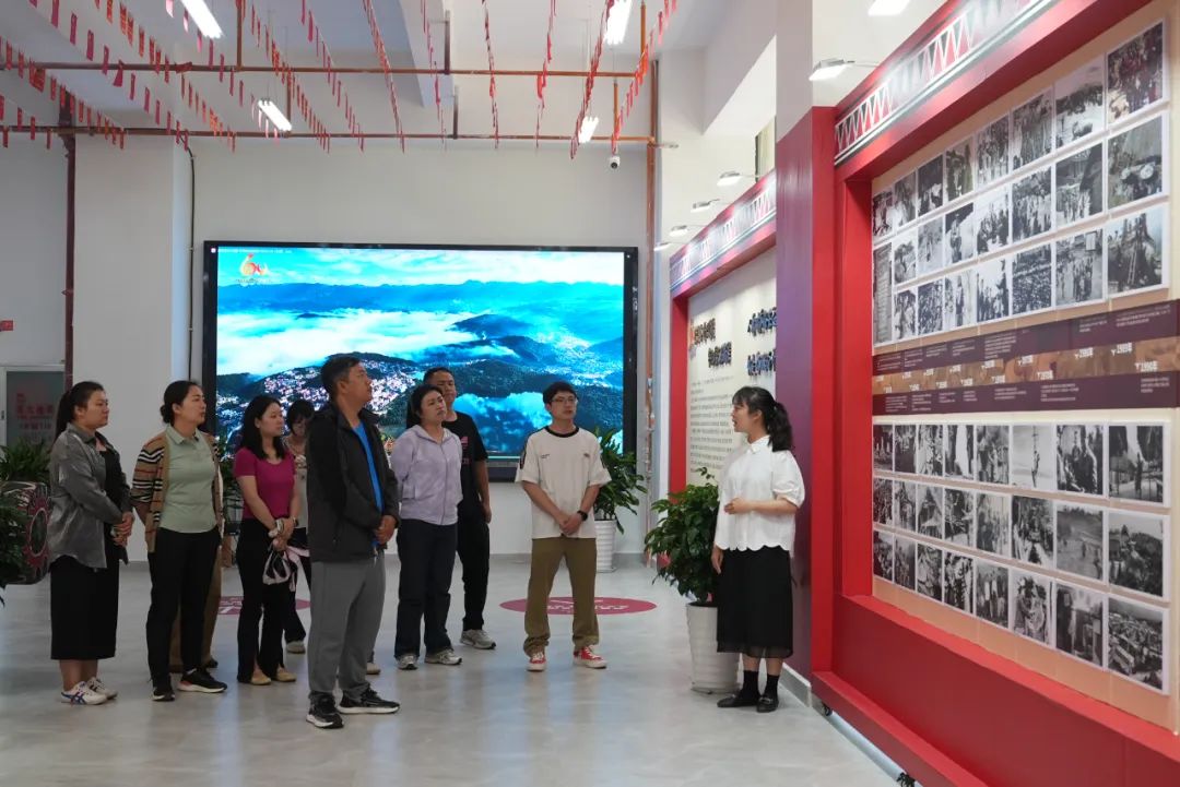 西盟县组织干部职工参观学习自治县成立60周年成就展