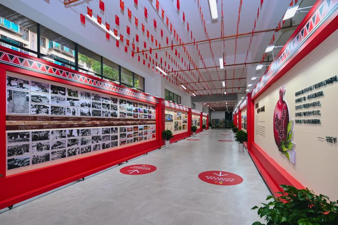 西盟县组织干部职工参观学习自治县成立60周年成就展