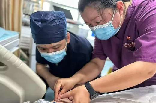 定格护理温情瞬间 上海中医药大学以临床故事育护理人才