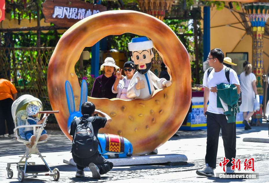 新疆各地旅游市场升温