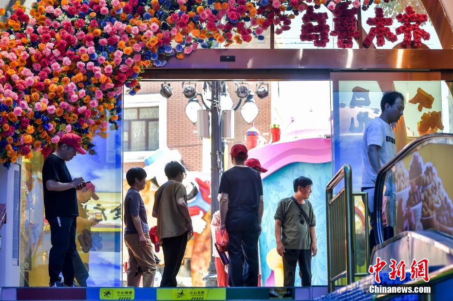 新疆各地旅游市场升温