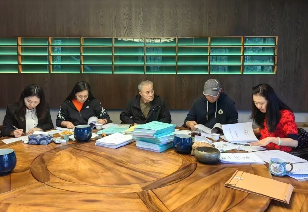 26位志愿者破解20年小区车库漏水难题：一场成都老社区的青年自治实验