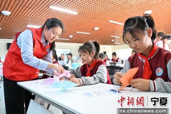 传递“度度关爱”助力乡村振兴活动在西夏区富宁村举办