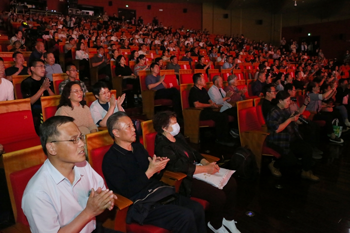 大型现代吕剧《长调悠悠》礼赞民族团结 滨州首演绽放艺术华彩