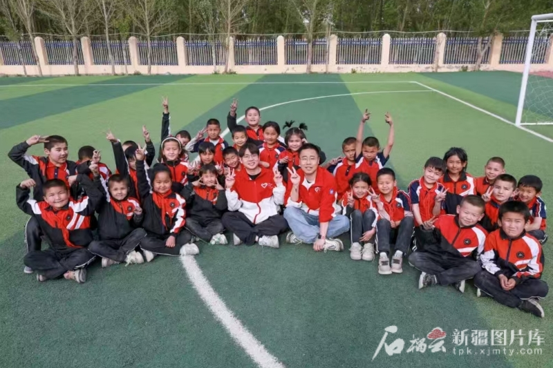 发光发热的青春丨一次双向奔赴的成长——谢依特小学戍边支教西部计划志愿者服务队的故事④