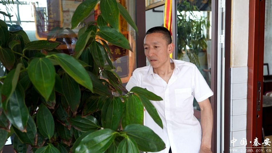 “全国自强模范”马启红：秦安大地上的 “铁拐神医”