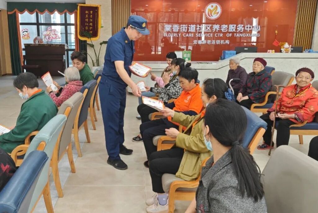 隐患排查+宣传培训 重庆消防扎实筑牢养老机构安全“防火墙”