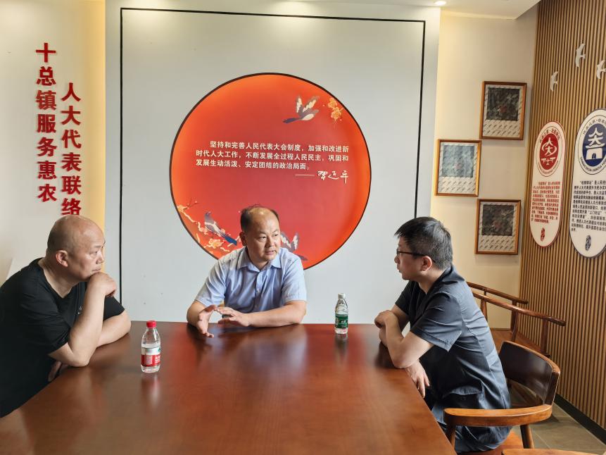 江苏省南通市通州区十总镇人大：“两官两警”进家站 法治服务暖民心