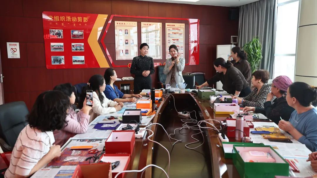 鄂托克旗老年大学：非遗文化传薪火 银龄学艺绽芳华