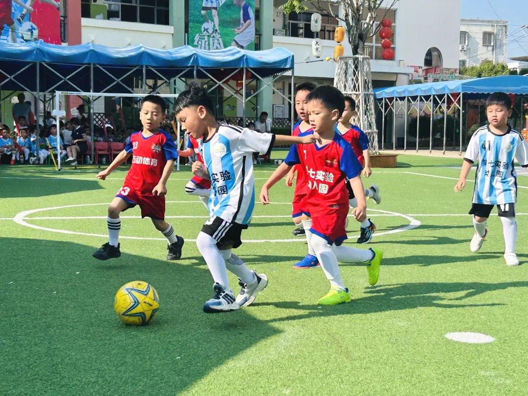 学前教育宣传月特辑 ∣ “混天绫动乾坤转·足尖争霸笑满园”——漳浦七幼2025年第五届足球嘉年华暨庆“六一儿童节”亲子足球运动会