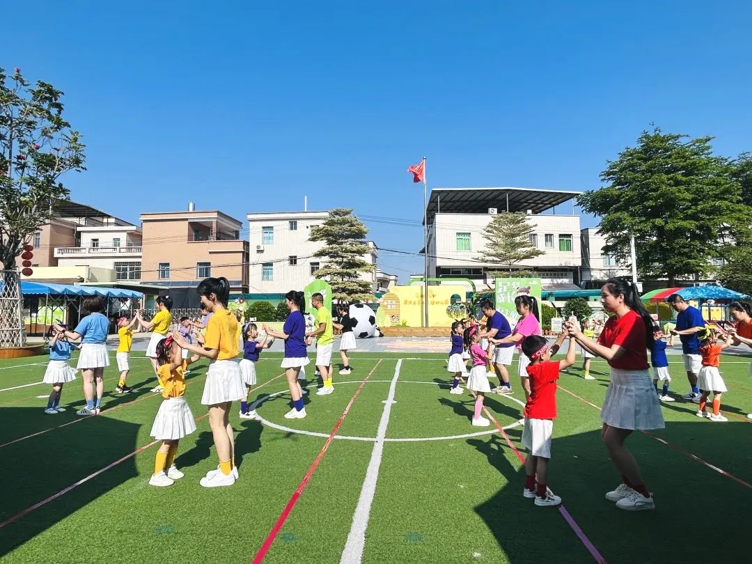 学前教育宣传月特辑 ∣ “混天绫动乾坤转·足尖争霸笑满园”——漳浦七幼2025年第五届足球嘉年华暨庆“六一儿童节”亲子足球运动会