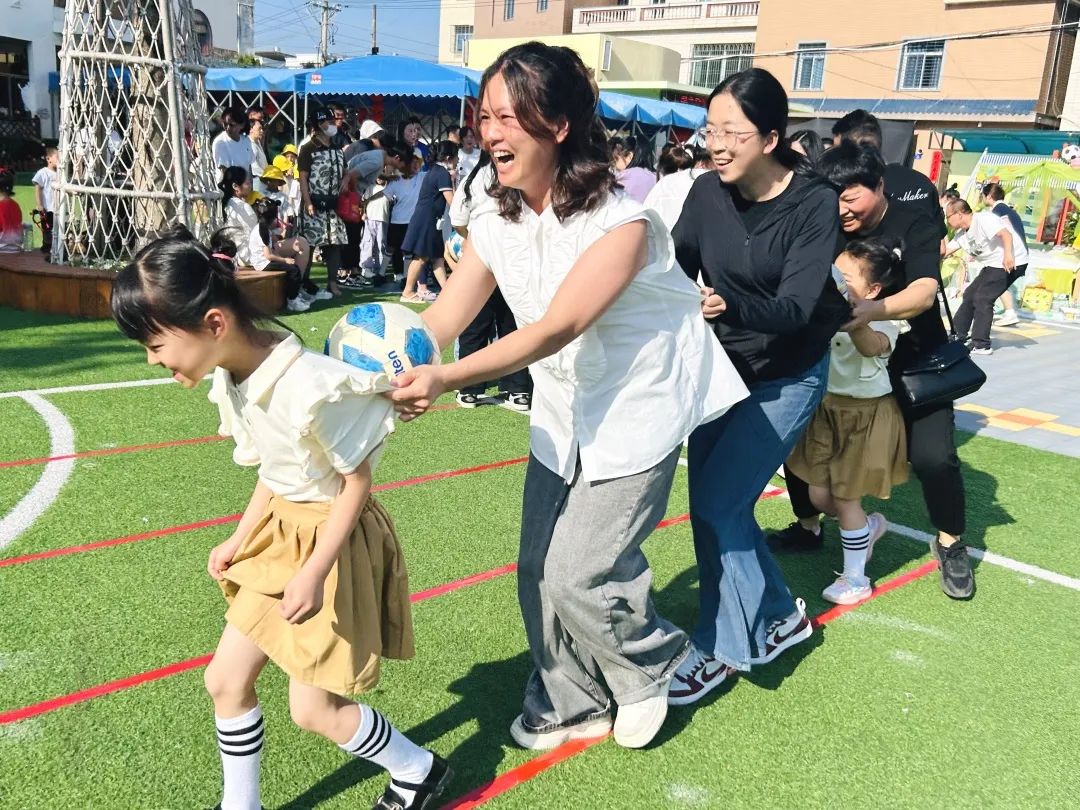 学前教育宣传月特辑 ∣ “混天绫动乾坤转·足尖争霸笑满园”——漳浦七幼2025年第五届足球嘉年华暨庆“六一儿童节”亲子足球运动会