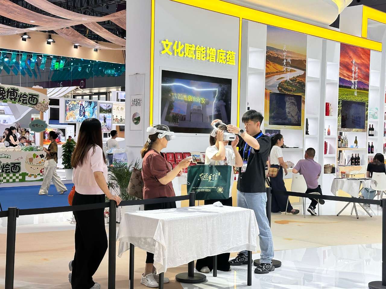 宁夏千件文化产品亮相深圳文博会