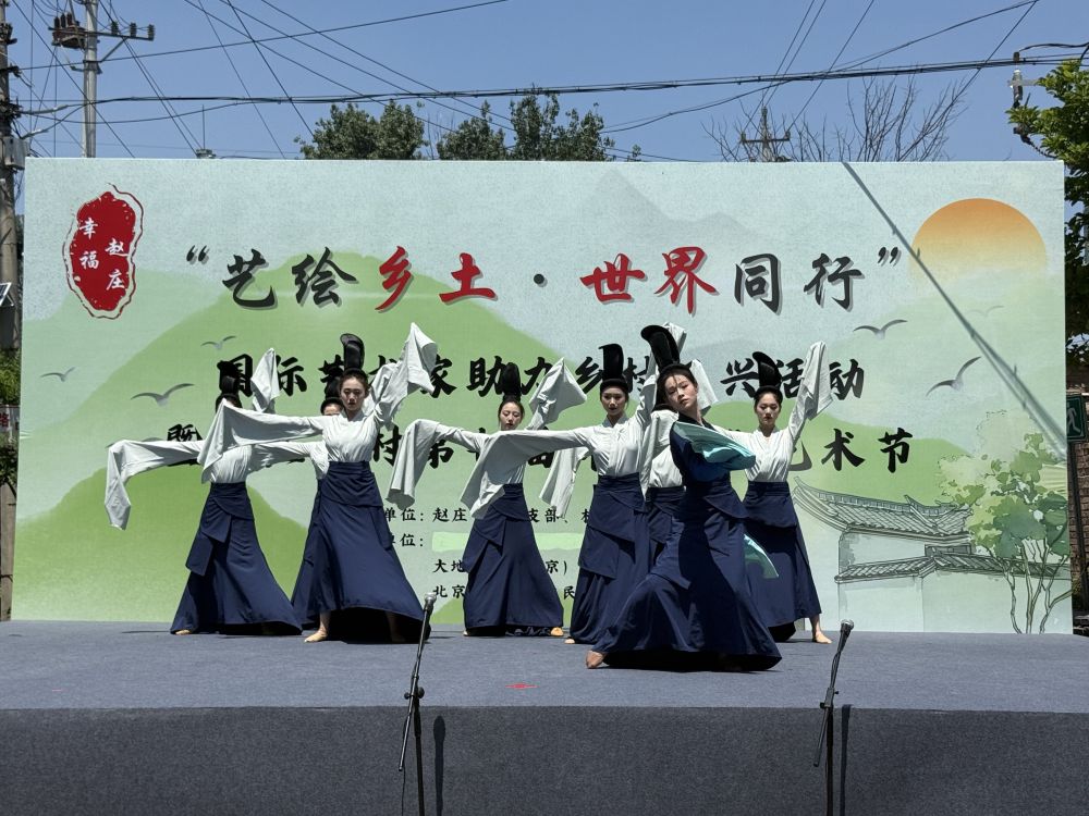 国际艺术家共绘中墨友谊壁画 艺术助力北京乡村振兴