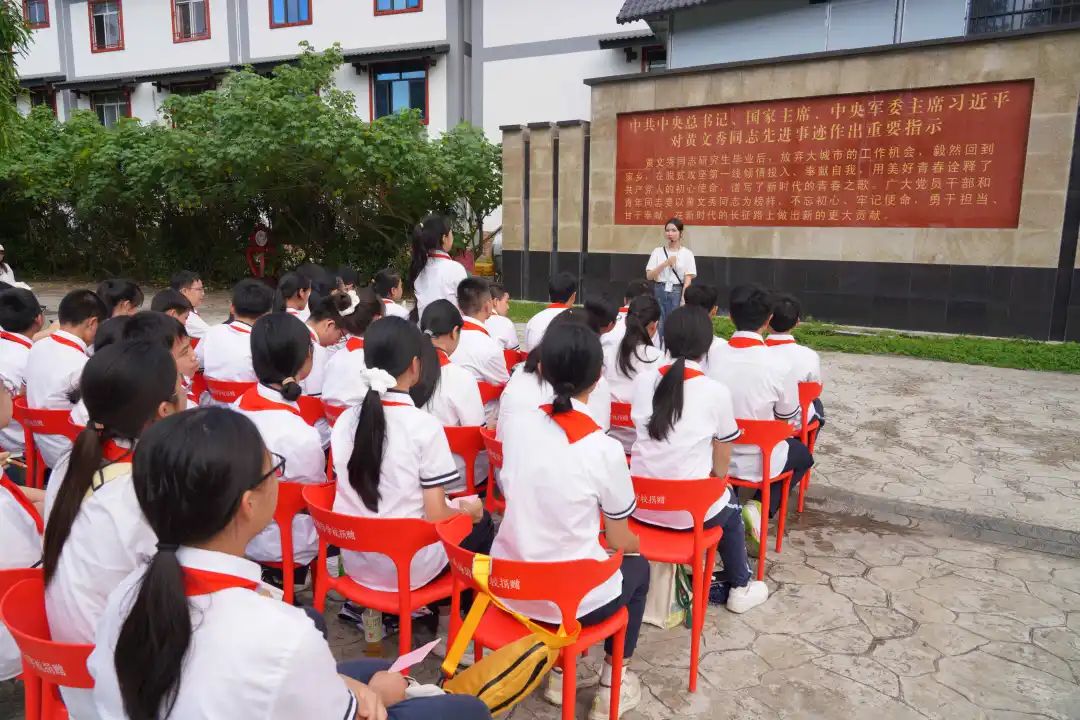让书里黄文秀走进学生心里——南宁市各初中以课文《青春之光》教学育新人促成长