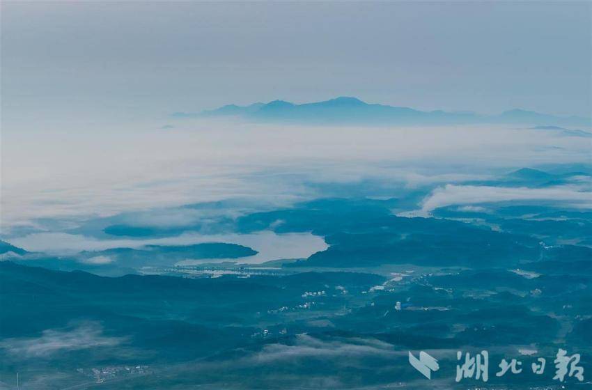 “武汉之巅”观云海