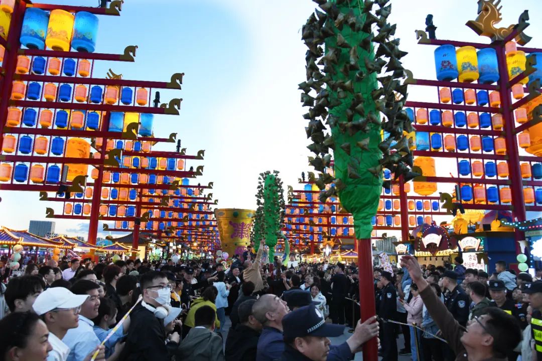 单日客流量突破20万人次！乌兰察布之夜点燃夏季新“热”度→
