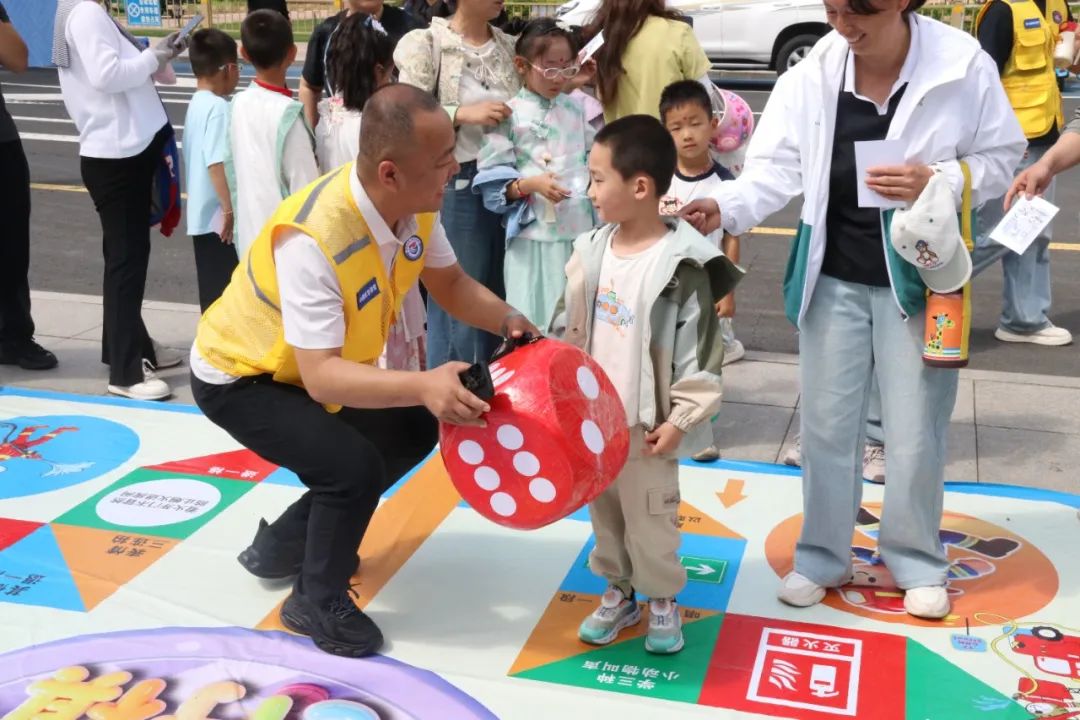“粽”享“六一”时光 安全唱出“好戏”——鄂尔多斯市举行2025年“安全生产月”主题宣传活动侧记