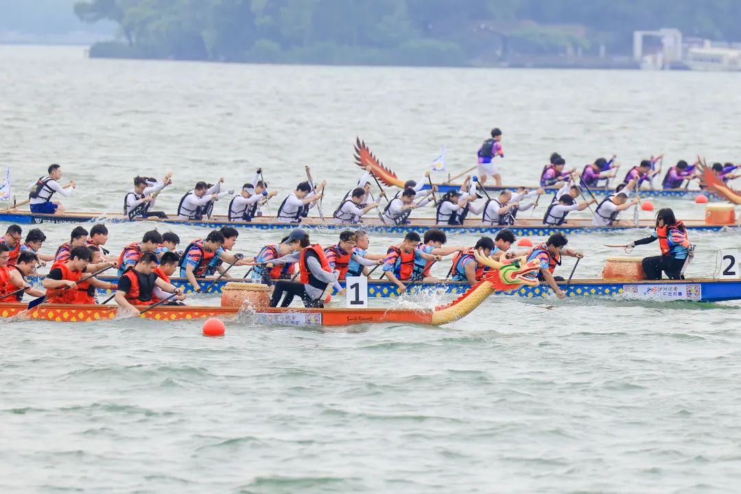 金鸡湖龙舟赛“划进”央视直播间！