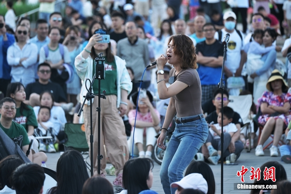北京：民众露天音乐会度假期