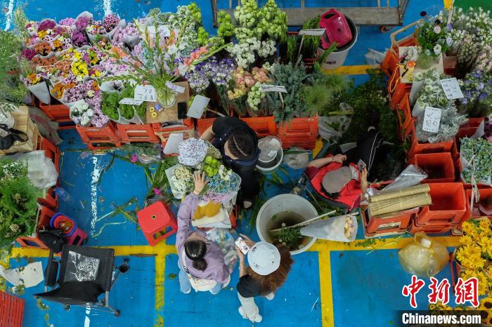 昆明斗南花市端午假期人气旺