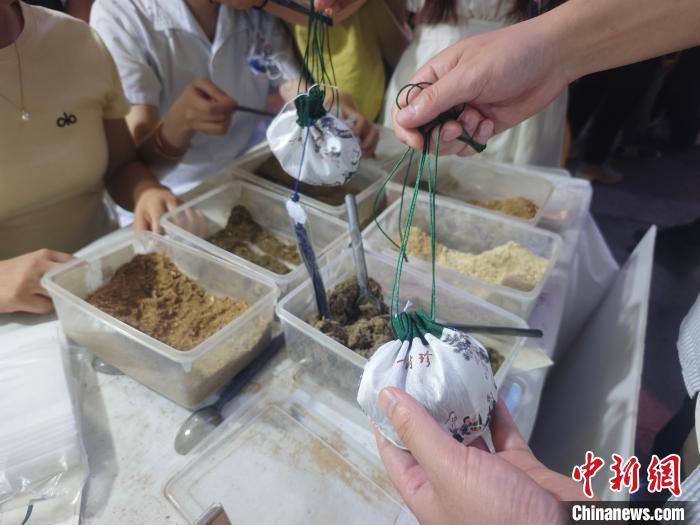 探访江西“中医夜市”：当药香邂逅烟火气