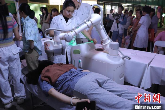 探访江西“中医夜市”：当药香邂逅烟火气