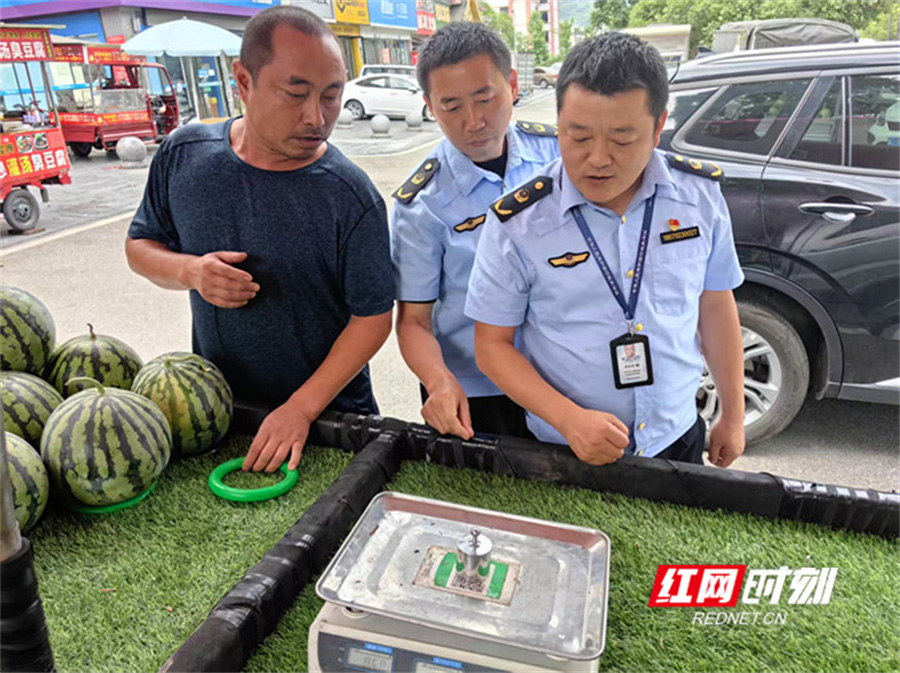 武陵源区：引导摊贩诚信经营 筑牢景区食安防线