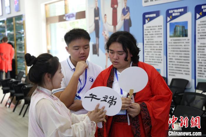 美国中央密苏里大学师生河北行 感受中国文化