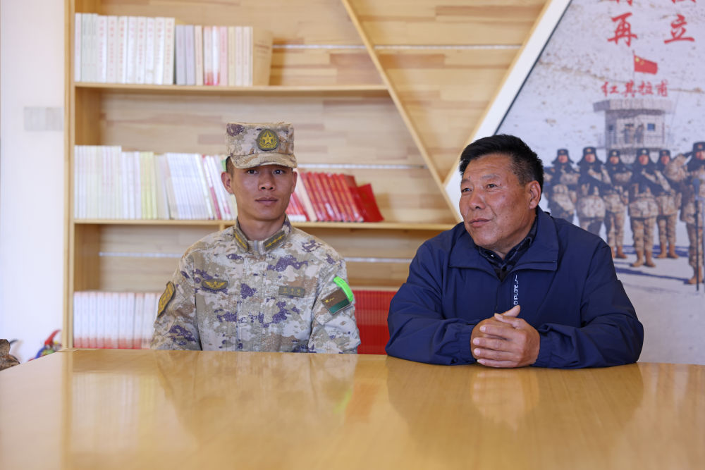 驻疆空军部队赴红其拉甫气象导航站开展“红色基因巡礼”活动侧记