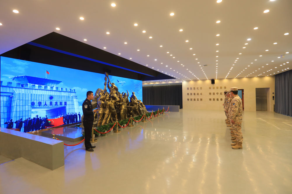 驻疆空军部队赴红其拉甫气象导航站开展“红色基因巡礼”活动侧记