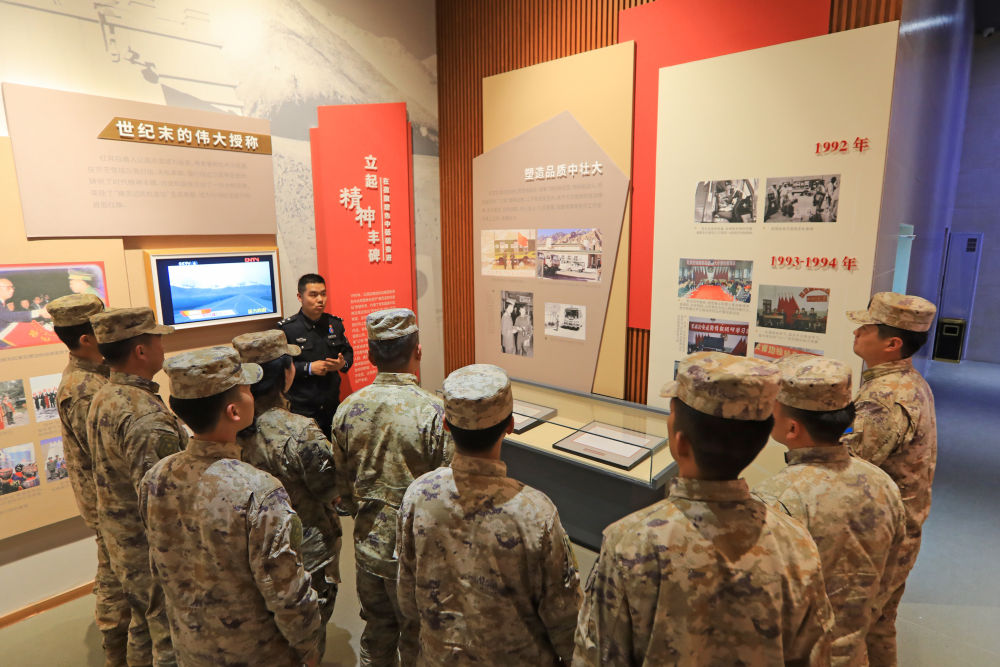 驻疆空军部队赴红其拉甫气象导航站开展“红色基因巡礼”活动侧记
