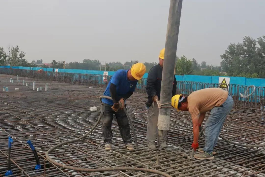 潍宿高铁临沂段首个连续梁成功浇筑
