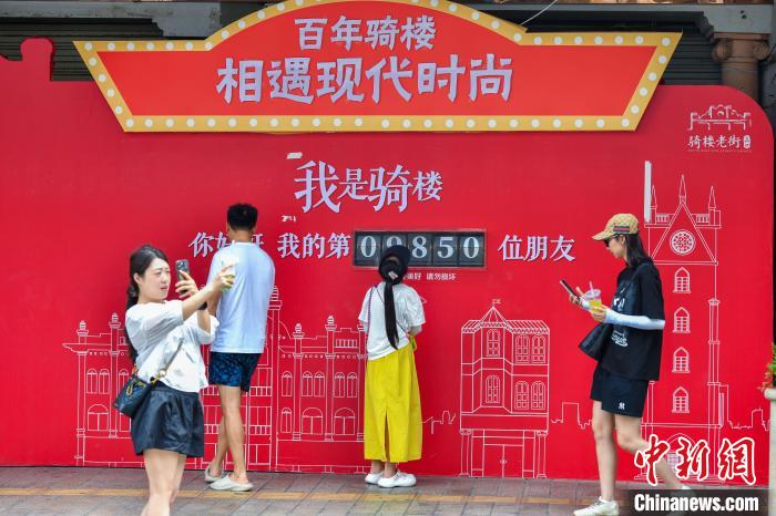 何以中国·行走海南｜海口骑楼老街：南洋风韵里的时空对话