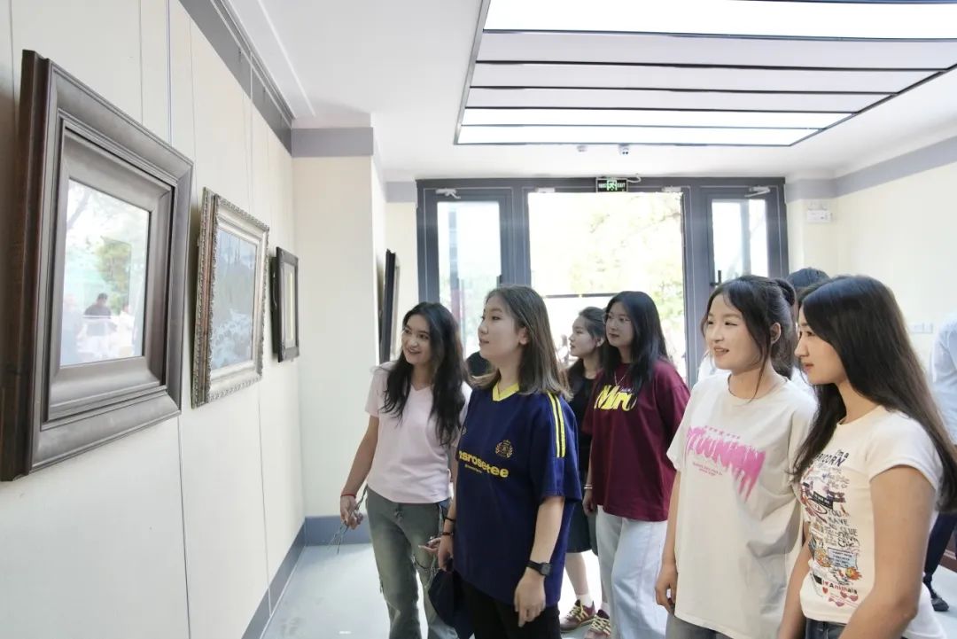 丹青映疆 同心共绘——庆祝新疆维吾尔自治区成立70周年新疆艺术学院老教授美术作品展开幕