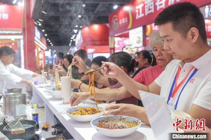 “嗦粉”经济火热 中国多地“食力”出圈