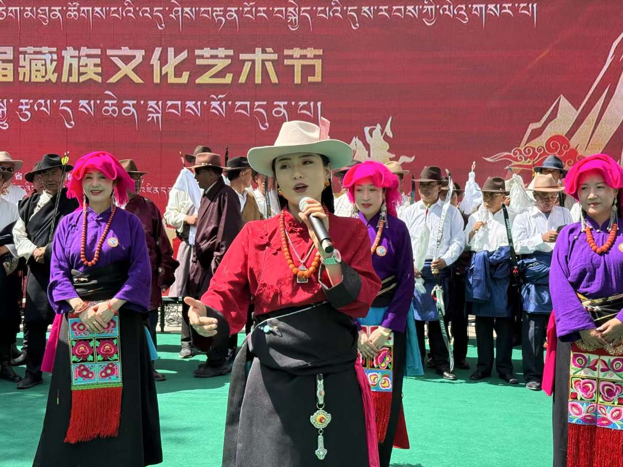 青海：西宁地区第三十七届藏族文化艺术节开幕