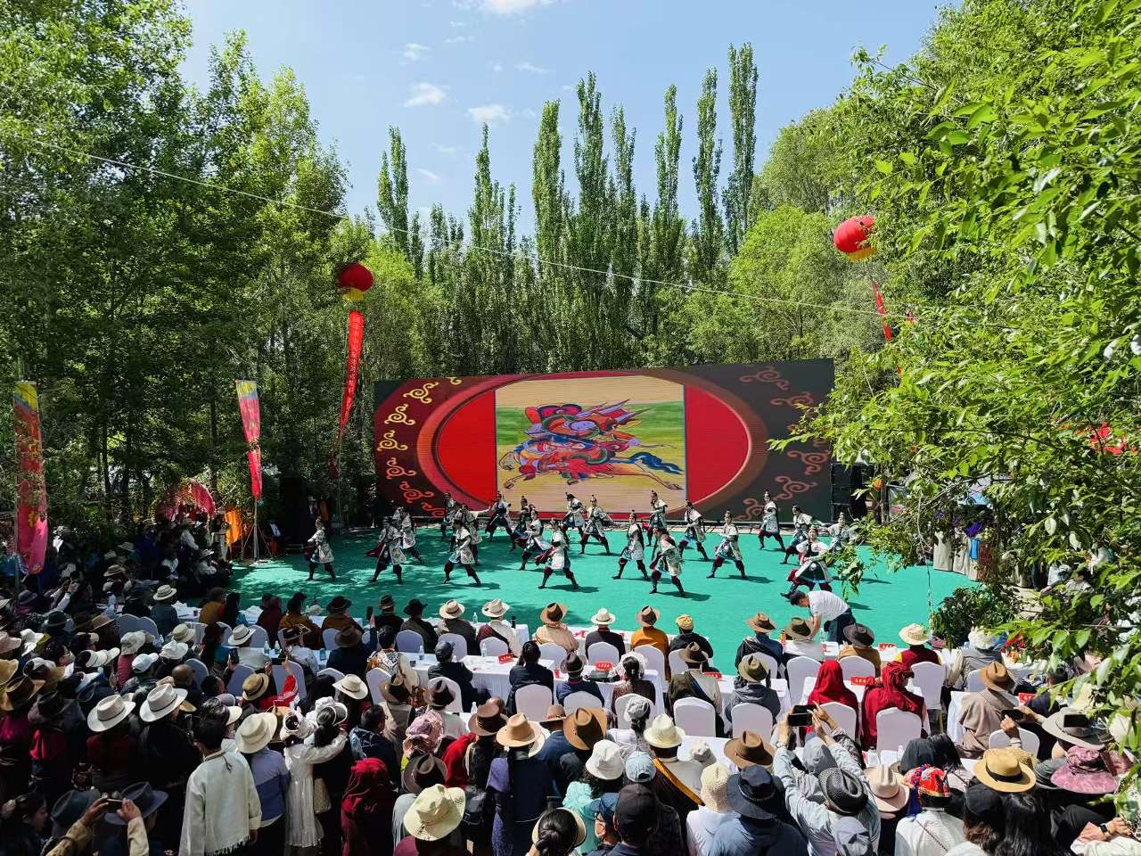 青海：西宁地区第三十七届藏族文化艺术节开幕