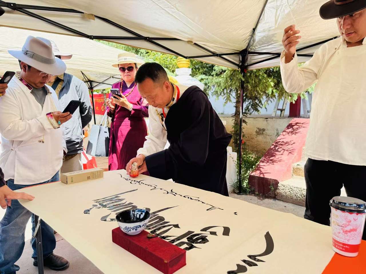 青海：西宁地区第三十七届藏族文化艺术节开幕