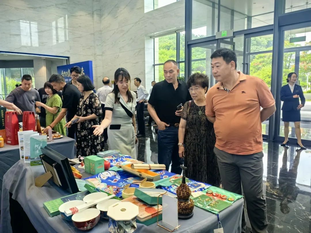 阿克苏特色文创产品亮相漳州