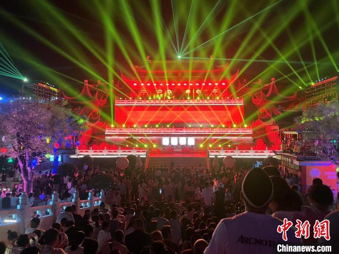 山东解码“夜经济”流量密钥 点燃消费新引擎