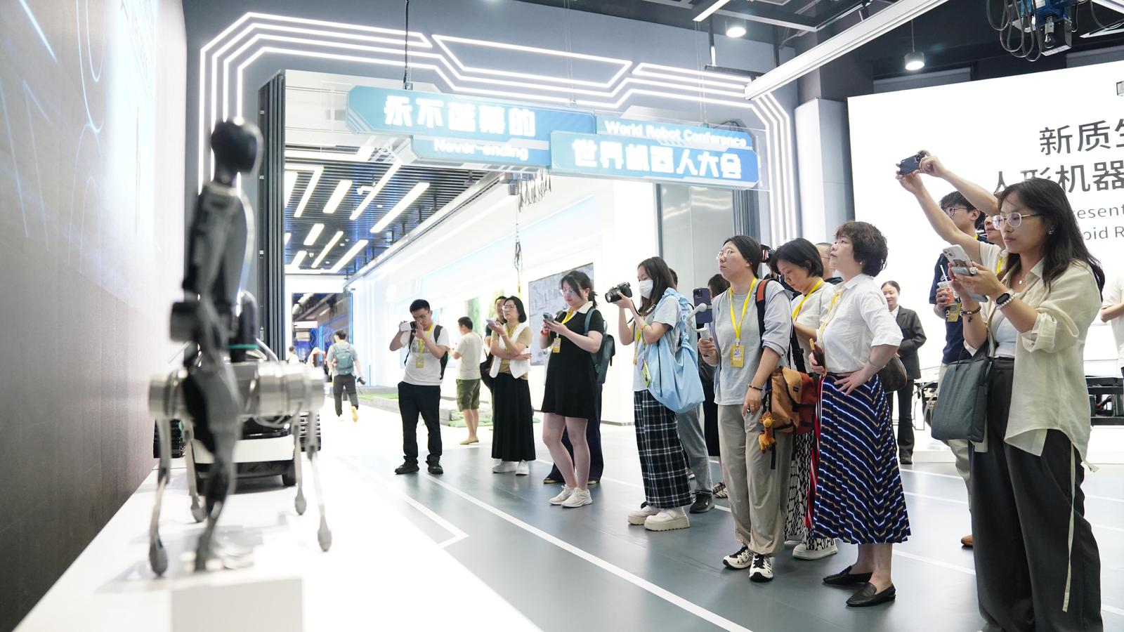 活力中国调研行丨在北京，机器人“闯”出大世界