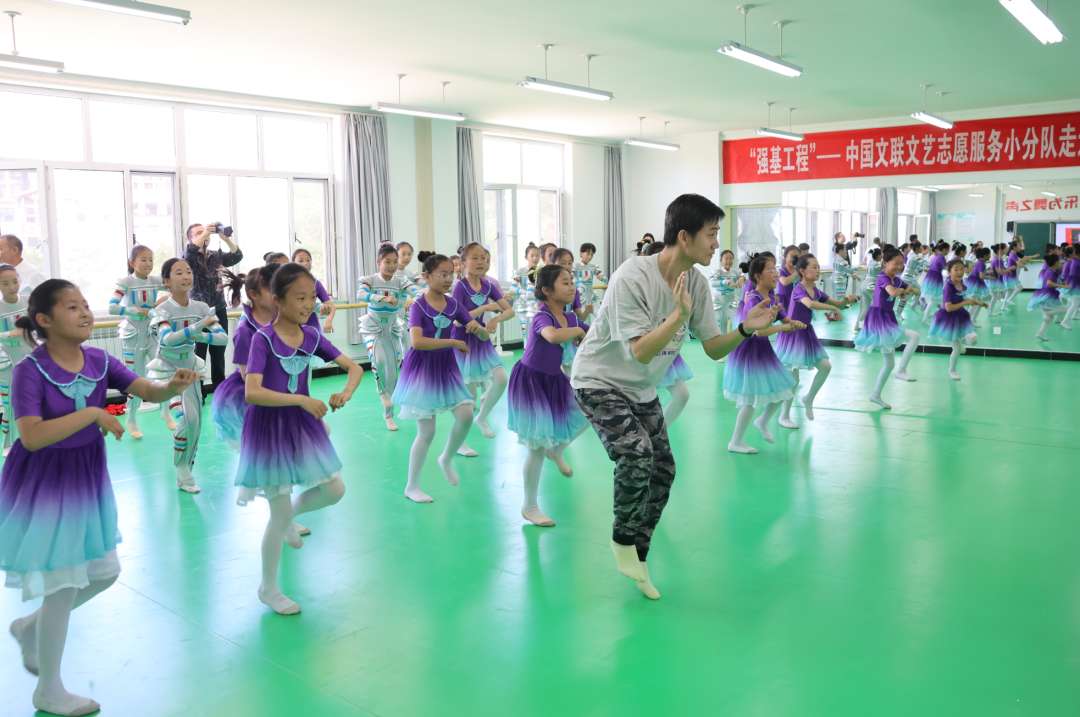中国文联“强基工程”文艺志愿服务小分队走进宁夏固原